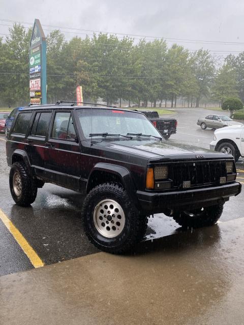 3.5 Inch Lifted 1995 Jeep Cherokee XJ 4WD