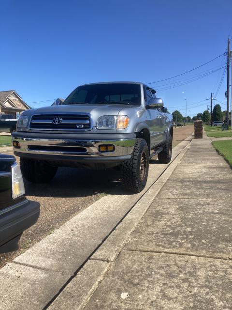 2.5 inch Lifted 2002 Toyota Tundra 4WD