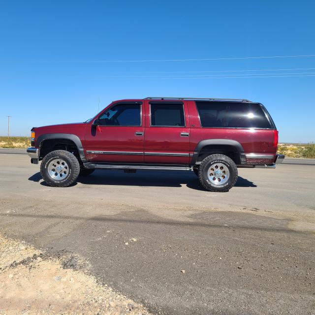 4 Inch Lifted 1999 Chevy C1500/K1500 Suburban 4WD