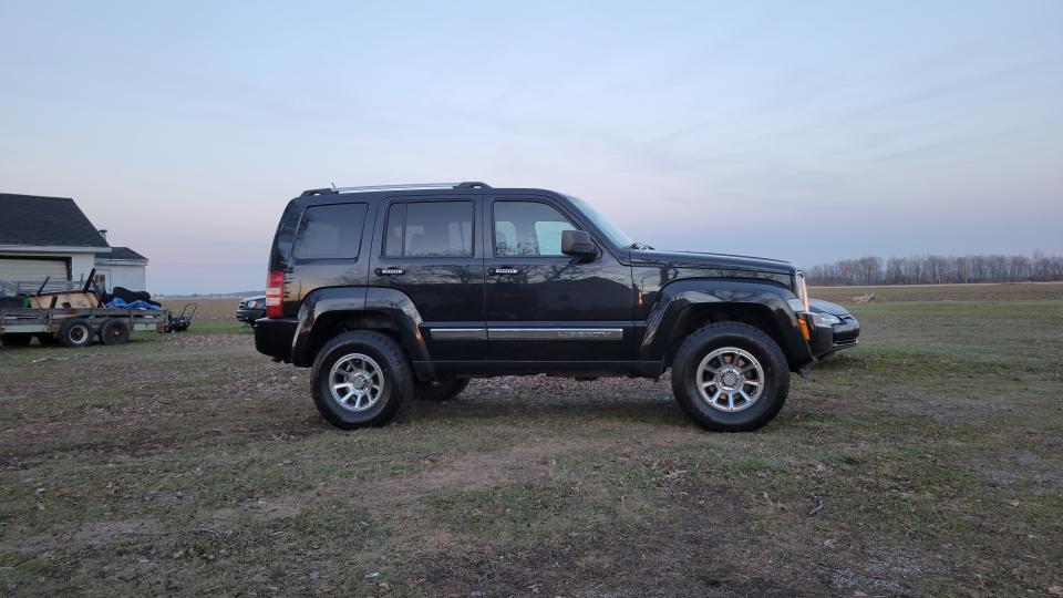 2.5 inch Lifted 2008 Jeep Liberty 4WD