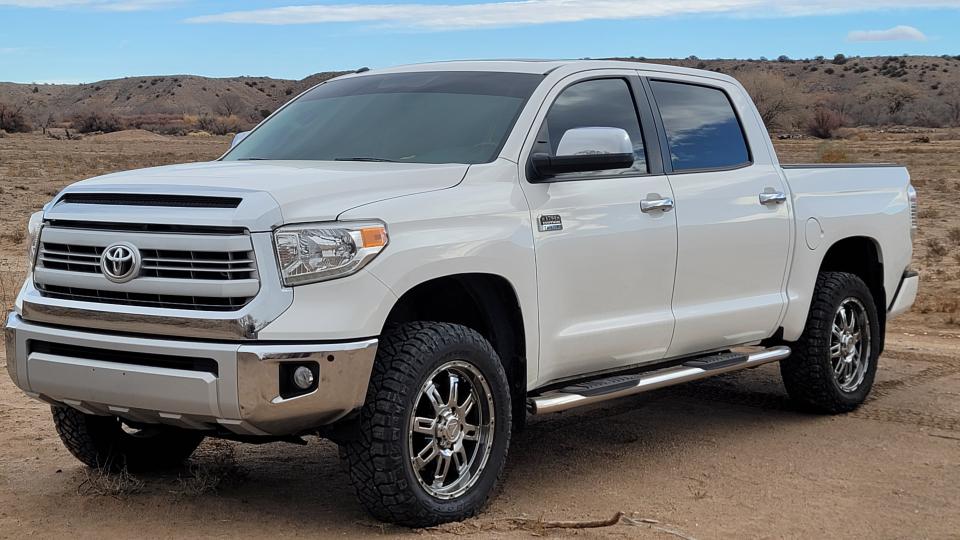2.5 inch Lifted 2015 Toyota Tundra 4WD