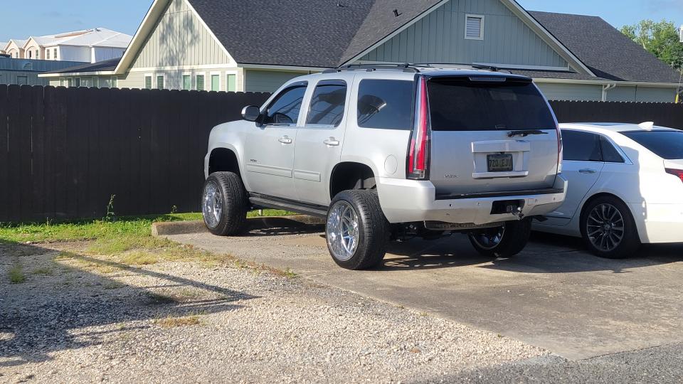 7.5 Inch Lifted 2012 GMC Yukon 4WD