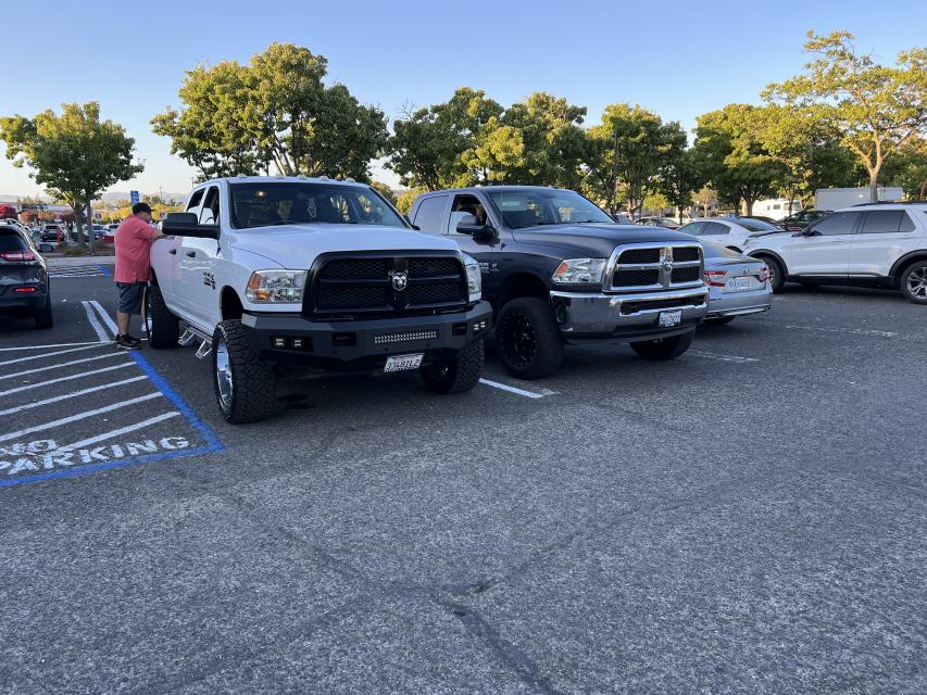 2.5 inch Lifted 2014 Ram 3500 4WD
