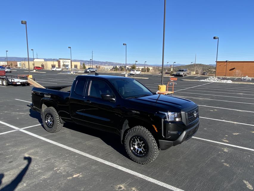 2.5 inch Lifted 2022 Nissan Frontier 4WD