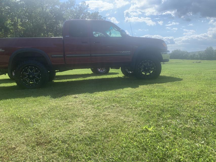 2.5 inch Lifted 2002 Toyota Tundra 4WD