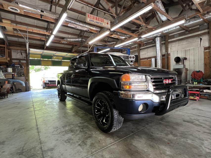 2.5 inch Lifted 2005 GMC Sierra 1500 4WD