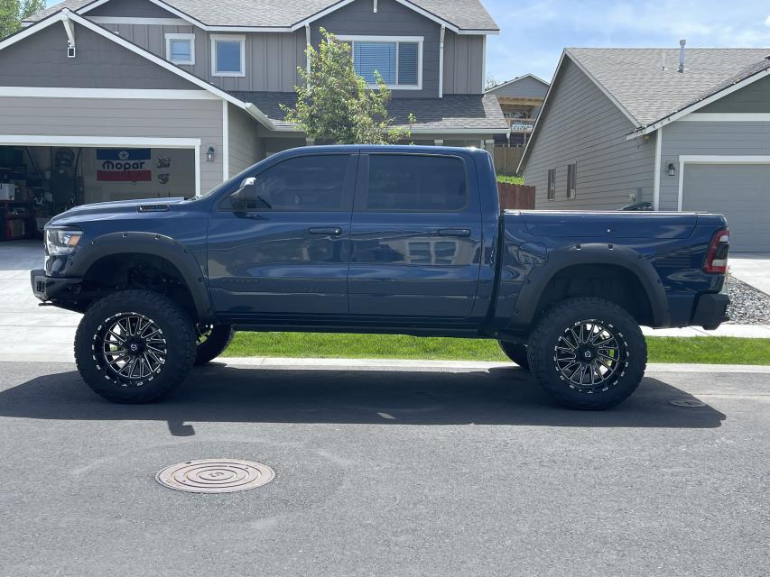 7.5 Inch Lifted 2020 Ram 1500 4WD