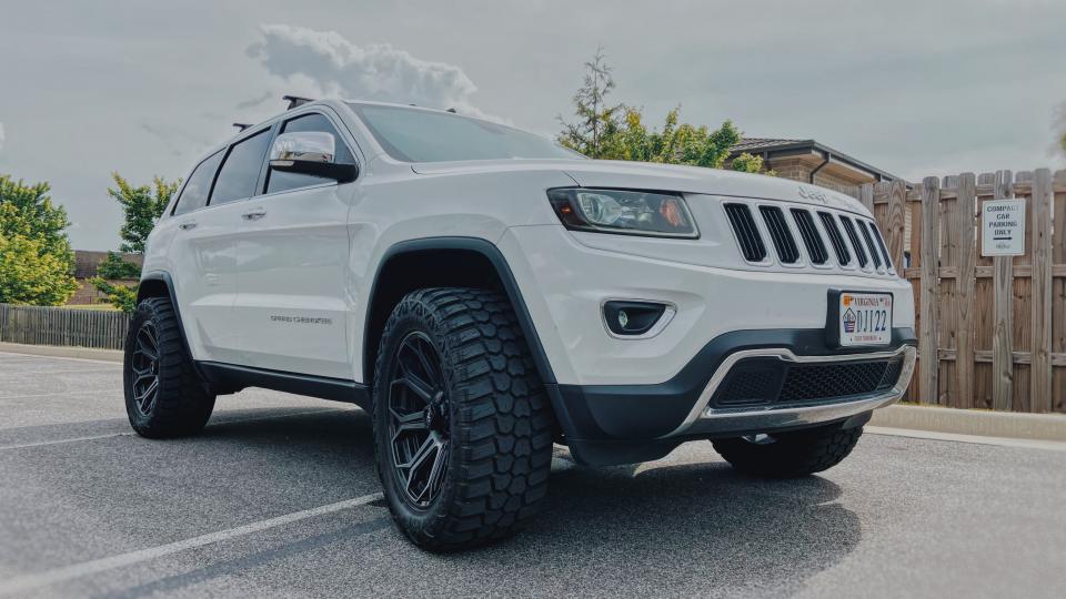 2.5 inch Lifted 2015 Jeep Grand Cherokee 4WD
