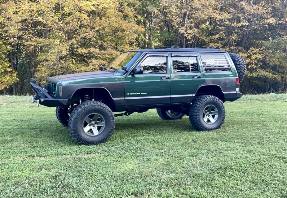 4.5 Inch Lifted 1999 Jeep Cherokee XJ 4WD