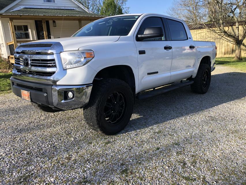 3.5 Inch Lifted 2016 Toyota Tundra 4WD