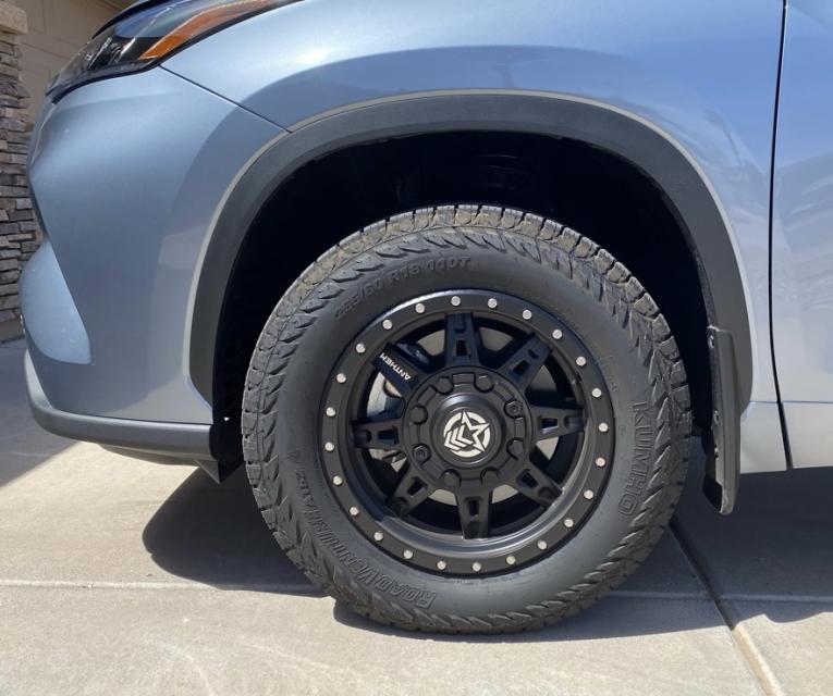 2.5 inch Lifted 2020 Toyota Highlander 4WD