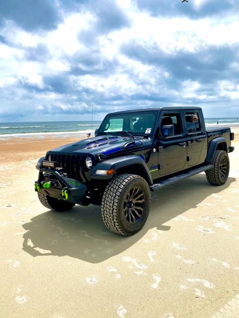 2.5 inch Lifted 2020 Jeep Gladiator JT 4WD