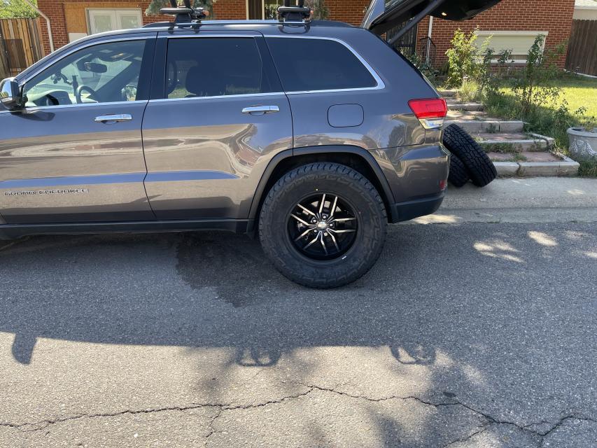 2.5 inch Lifted 2017 Jeep Grand Cherokee 4WD