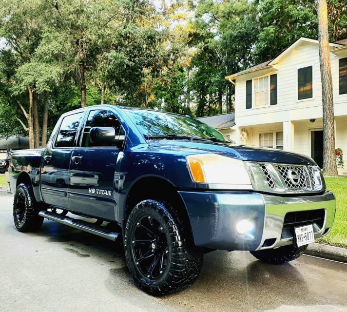 2 inch Lifted 2014 Nissan Titan 2WD