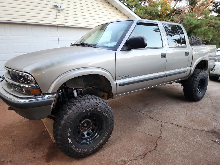 6 Inch Lifted 2002 Chevy S10 Pickup 4WD
