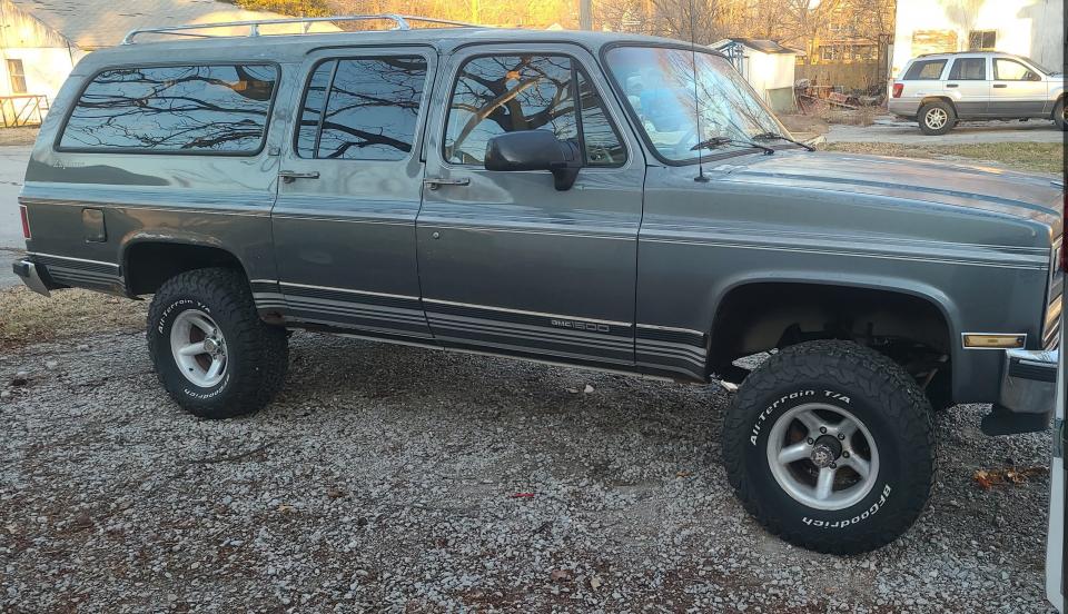 2 inch Lifted 1990 GMC C15/K15 Suburban 4WD