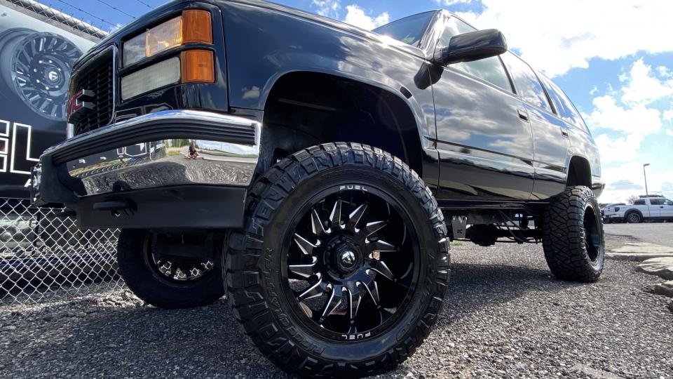 6 Inch Lifted 1999 GMC Yukon 4WD