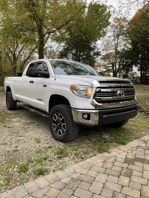 3.5 Inch Lifted 2016 Toyota Tundra 4WD