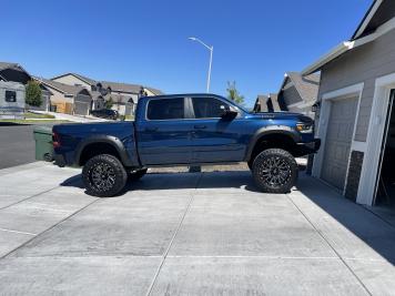 7.5 Inch Lifted 2020 Ram 1500 4WD